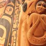 A section of the Chookaneidi interior house post in Xunaa Shuká Hít.