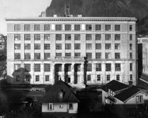 House wavers on income tax