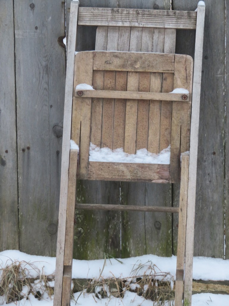 Photo by Ray Tsang Chair in the alley.