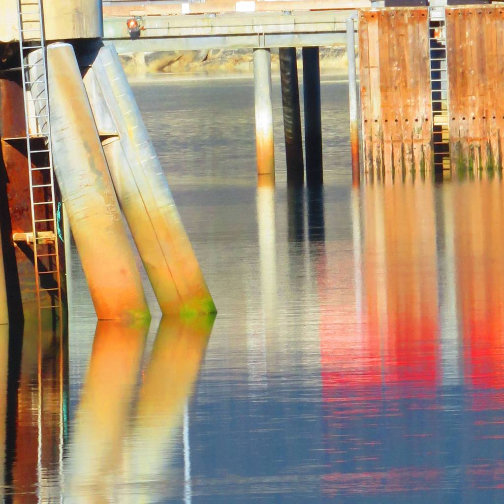 Colorful reflections on the water. Photo by Ray Tsang.