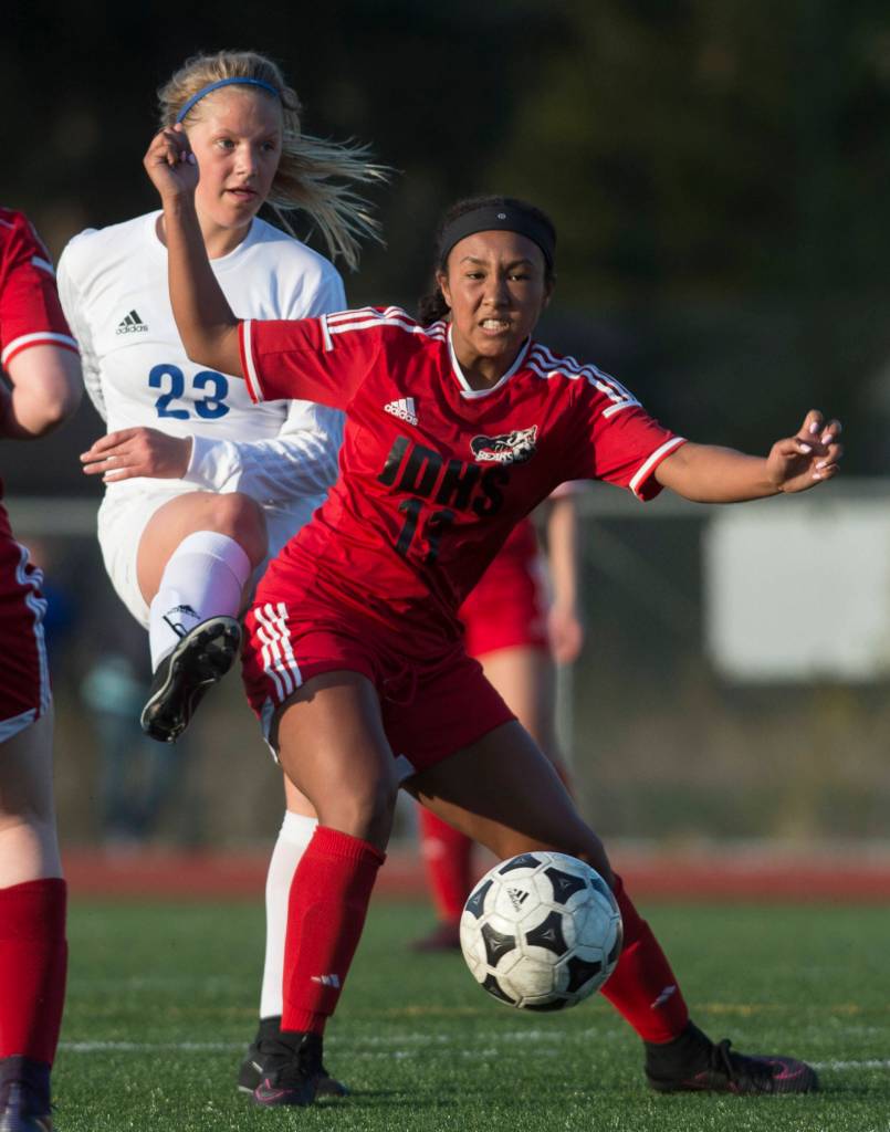 Juneau-Douglas&rsquo; Malia Miller, right, attempts to block Thunder Mountain&rsquo;s Mak Graham at TMHS on Tuesday, May 9, 2017. (Michael Penn | Juneau Empire)