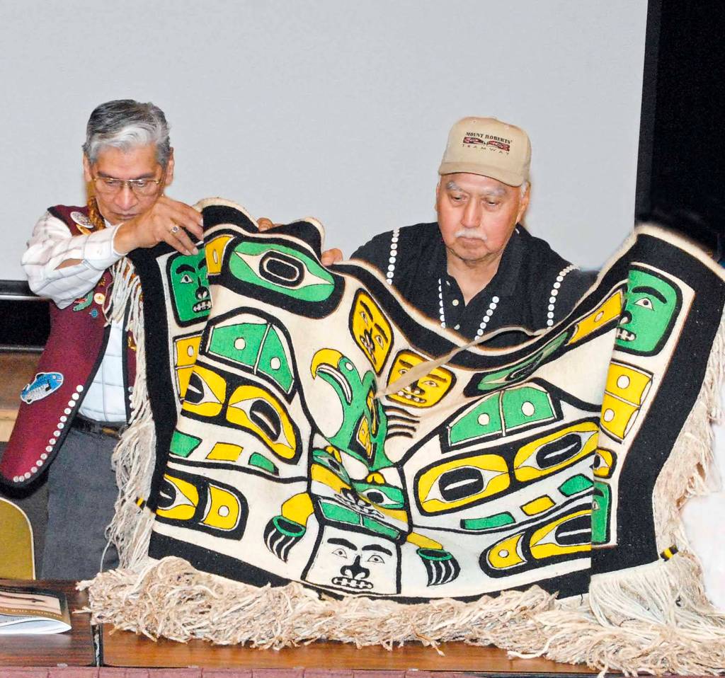 233;esh (Herman Davis), L&rsquo;ooknaxh.&