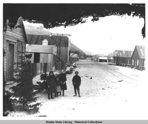 This street scene in Dyea shows the false front as the small building on the left. From the Paul Sinic Collection, identifier ASL-P75-072. (Photo courtesy of the Alaska Historical Archives)