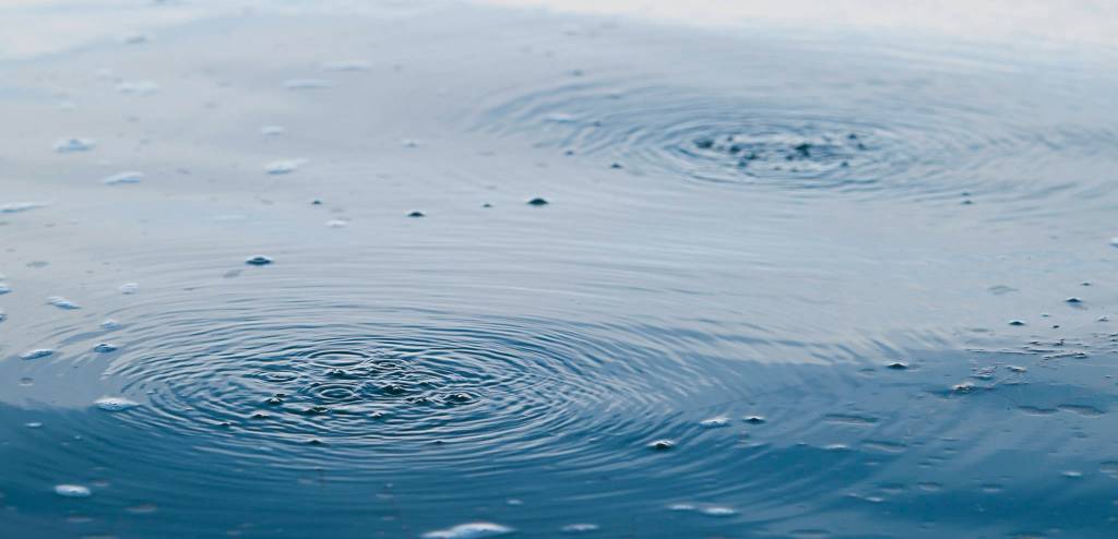Bubbles perculate to the surface along the northern shore of Douglas Island on Tuesday, Jan. 30, 2018. (Michael Penn | Juneau Empire)