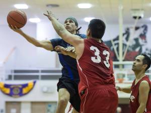 Hydaburg&rsquo;s Joe Young drives to the basket against Lance Doeake, center, and Rudy Bean in a B bracket game in the Juneau Lion&rsquo;s Gold Medal Basketball Tournament at Juneau-Douglas High School on Thursday, March 22, 2018. (Michael Penn | Juneau Empire)