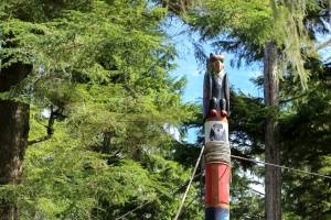 New totem pole on Prince of Wales Island honors Alaska’s veterans