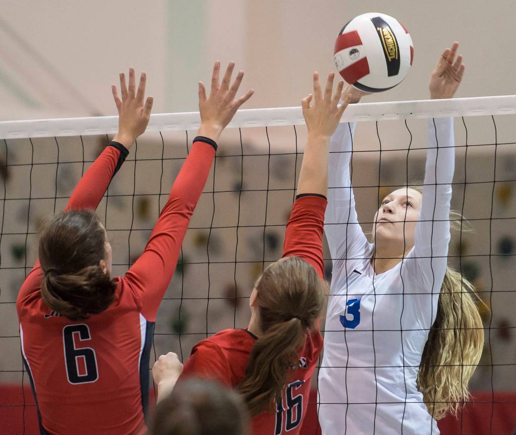 Thunder Mountains Lilyan Smith controls the ball against Juneau-Douglas Shaylin Cesar, center, and Addie Prussing during the JIVE Tournament at Juneau-Douglas High School on Friday, Oct. 12, 2018. (Michael Penn | Juneau Empire)