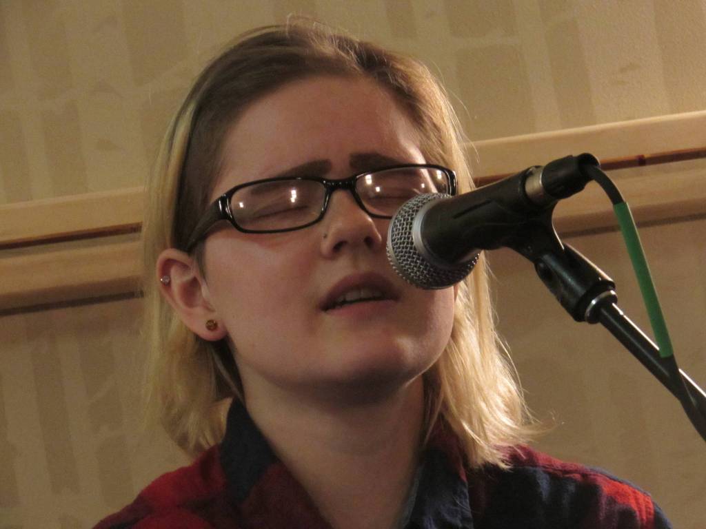 Lydia Rail sand a couple of a capella covers during the Mountainside Open Mic & Art Night. (Ben Hohenstatt | Capital City Weekly)