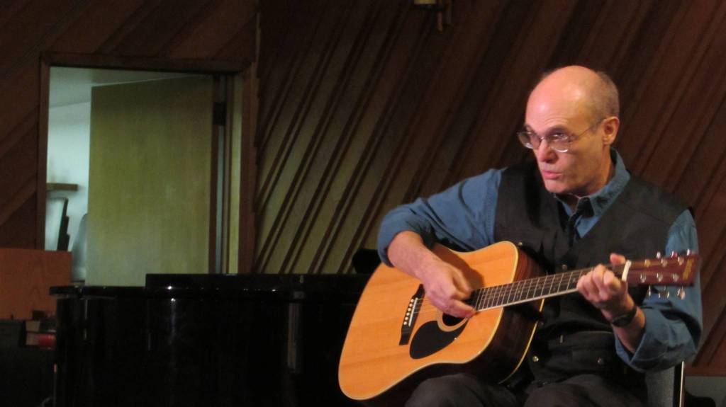 Tony Tengs closed the most recent Gold Street Music Concert with accompaniment from Libby Stringer and got the audience involved with a call-and-response number.