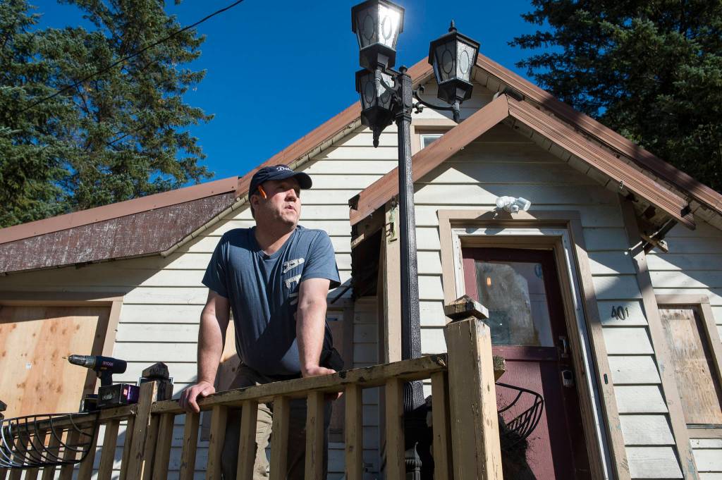 Dave dAmato, an attorney working for Kathleen Barrett, spends Monday, Oct. 1, 2018, boarding up the house at 401 Harris Street. The house was vacated after a judge ordered its residents (including co-owner James Barrett) to leave due to code and safety violations. (Michael Penn | Juneau Empire File)