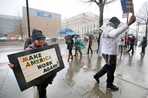 Opinion: Stop paying Trump, White House staff and Congress