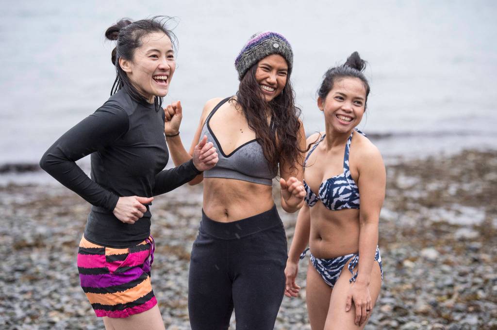 Juneau residents prepare themselves for the annual Juneau Polar Bear Dip at Auke Bay Recreation Area on Tuesday, Jan. 1, 2019. Nearly 200 people took the plunge to start off the new year. (Michael Penn | Juneau Empire)