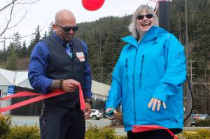 Fred Meyer installs fast car chargers