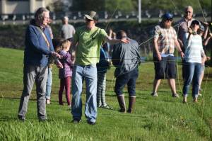 Fly fishing frenzy: Hundred turn out for free fly casting night