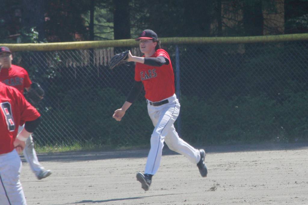 Juneau-Douglas High School: Yadaa.at Kale center fielder Garrett Bryant catches a fly ball during the Region V title game against Ketchikan on Saturday, May 25, 2019. (Alex McCarthy | Juneau Empire)