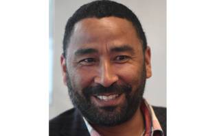 Award-winning artist eager to get more artists in Juneau classrooms