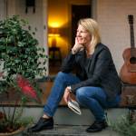 Singer/songwriter Laurelyn Dossett (Jerry Wolford and Scott Muthersbaugh |Perfecta Visuals)