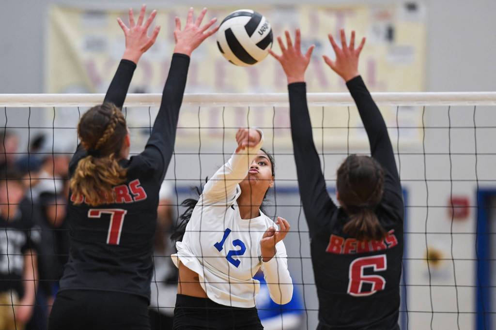 Thunder Mountains Mariah Tanuvasa-Tuvaifale, center, spike between Juneau-Douglas Jojo Griggs, left, and Addie Prussing at Thunder Mountain High School on Friday, Oct. 4, 2019. (Michael Penn | Juneau Empire)