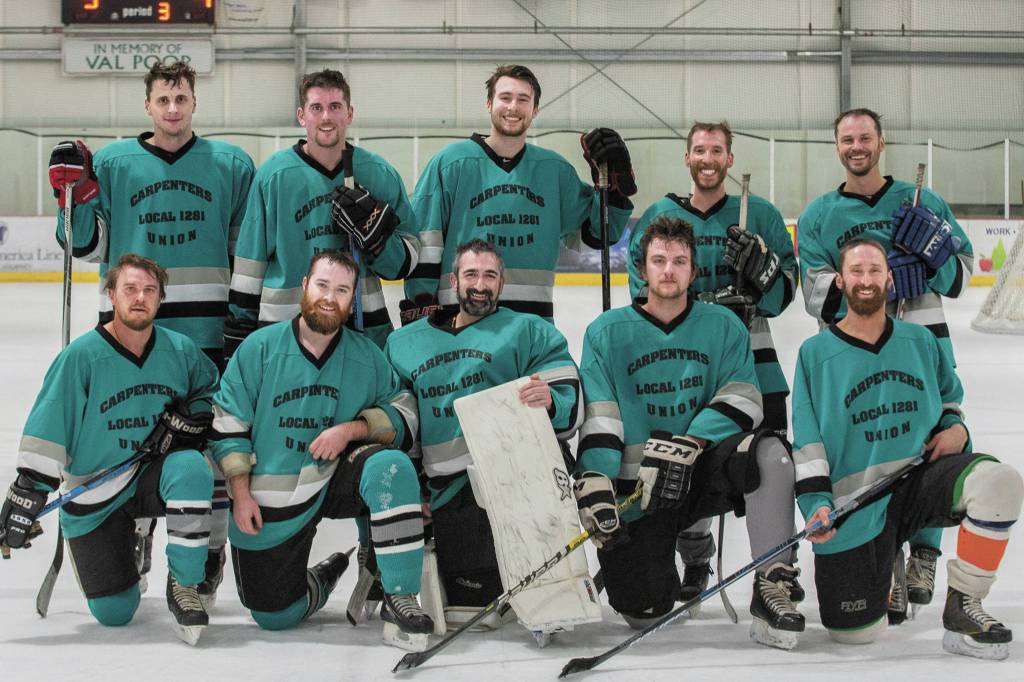 Eagle Beach women, four others squads crowned adult hockey champions