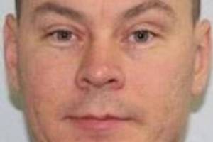 Man convicted in 2015 for burning girlfriend sought by police