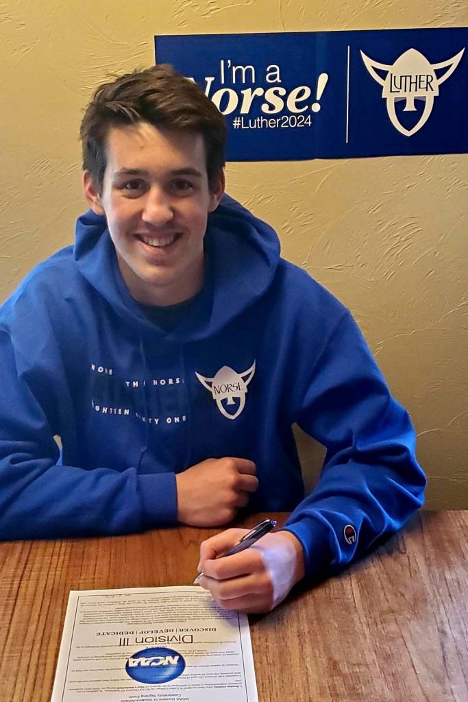 Braden Jenkins has committed to playing college basketball at Luther College.