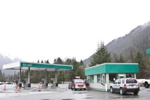 The Gas N Go in Lemon Creek was robbed on April 16, 2020. Burglars stole roughly $10,000 in vaping and e-cigarette supplies, a Juneau Police Department spokeperson said. (Michael S. Lockett | Juneau Empire)