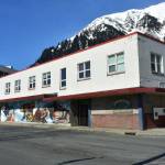 Assembly members had expressed concern the 14-day quarantine mandate for out-of-state travelers was going to expire when Gov. Mike Dunleavy announced he was extending it. City leaders say they want more testing capacity before they feel safe lifting the restriction. (Peter Segall | Juneau Empire File)