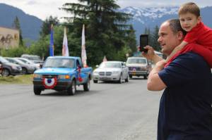 Jude Winchell, 3, takes in a parade from ontop of Cory Winchells shoulders, Saturday, July 4, 2020. (Ben Hohenstatt | Juneau Empire)
