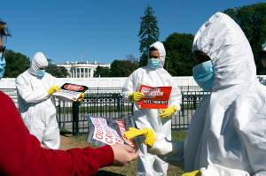 A group protests the ongoing outbreak of coronavirus in the White House, Thursday, Oct. 8, 2020, outside the White House in Washington. (AP Photo / Jacquelyn Martin)