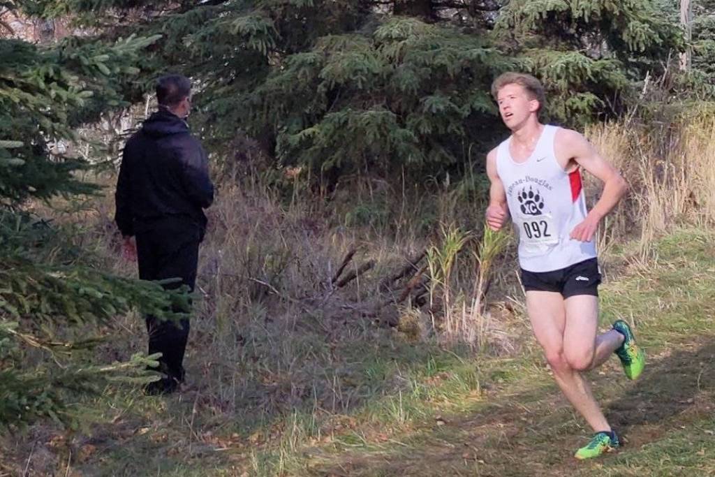 Juneau-Douglas Yadaa.at Kalé High School senior Tim Degener runs during state championship cross country meet on Oct. 10, 2020. (Courtesy photo / Emily Herman)