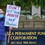 Peter Segall / Juneau Empire
Mike Tobin of environmental group 350Juneau demonstrates outside the Alaska Permanent Fund Corporation building on Wednesday. APFCs Board of Trustees were having their quarterly meeting inside and group members submitted testimony urging divestment from fossil fuels and other assets potentially impacted by climate change.