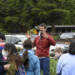 Darren Snyder, who helps manage community gardens as part of the the University of Alaska Fairbanks Cooperative Extension Service, talks to kids about gardening in Southeast Alaska on June 11, 2021. (Peter Segall / Juneau Empire)