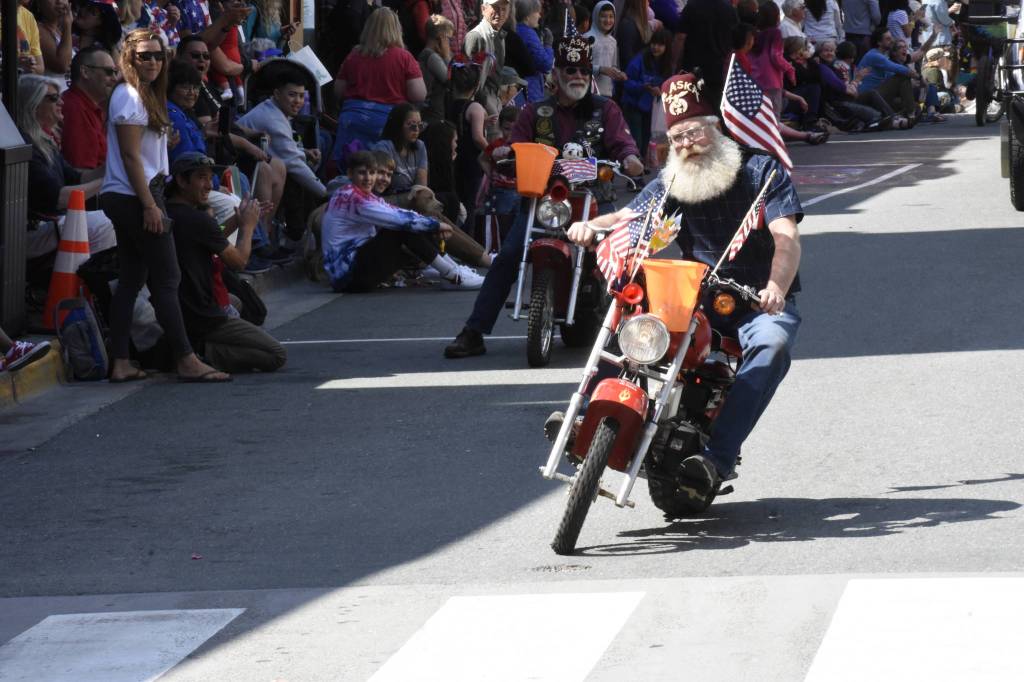 The Juneau Fourth of July parade makes its way through downtown Juneau. (Peter Segall / Juneau Empire)