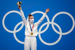 Gold medalist Lydia Jacoby of the United States celebrates on the podium after the final of the womens 100-meter breaststroke at the 2020 Summer Olympics, Tuesday, July 27, 2021, in Tokyo, Japan.(AP Photo / Matthias Schrader)