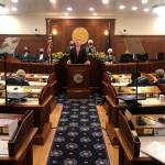 Senators and members of the House of Representatives gather in the House Chamber for Gov. Mike Dunleavy's State of the State speech on Jan. 25, 2022. Both the House and Senate Chambers are located on the second floor of the Alaska State Capitol building. (Peter Segall / Juneau Empire)