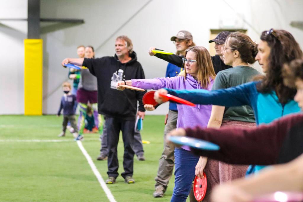 Michael S. Lockett / Juneau Empire
Players prepare to throw their discs during disc golf community workshop held by Uplay at at Dimond Park Field House on May 12, 2022.
