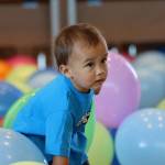 Sage Brown, 1, enjoys balloons left over from a Juneau Dental Society event before Drag Storytime at the Mendenhall Valley Public Library. (Ben Hohenstatt / Juneau Empire)