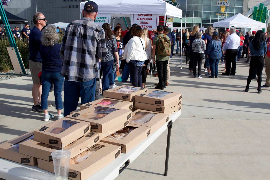 Not only could people skip the hours-long waiting line for free admission to the rally by signing up as volunteers on the spot, they got free donuts as well. (Mark Sabbatini / Juneau Empire)
