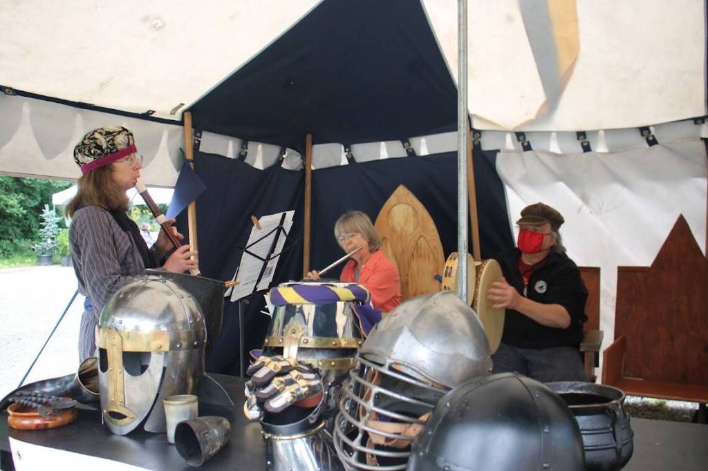Local musicians play Renaissance-themed music at the entrance of the outside portion of the Masters Faire event. (Clarise Larson // Juneau Empire)