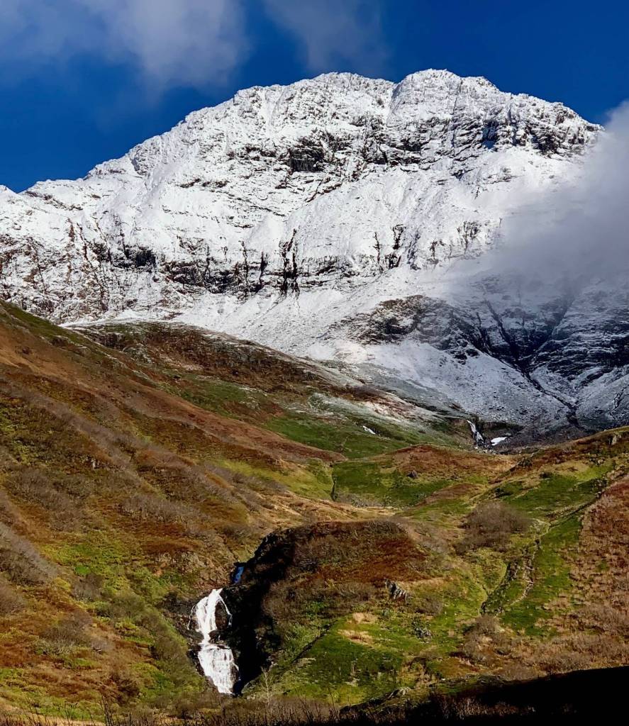 Snow-covered Mount Olds gleams in the noonday sunshine as seen on Oct. 22. (Courtesy Photo / Denise Carroll)