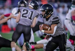Juneaus Jarrell Williams carries the ball during the state title game. (Bryan Boyett / <a href="https://alaskasportsreport.com/2022/10/state-football-notebook-nash-lives-up-to-hype-hamilton-makes-the-call-underwood-unsung-hero-johnson-joins-1k-club/" target="_blank">Alaska Sports </a><a href="https://alaskasportsreport.com/2022/10/state-football-notebook-nash-lives-up-to-hype-hamilton-makes-the-call-underwood-unsung-hero-johnson-joins-1k-club/" target="_blank">Report</a>)