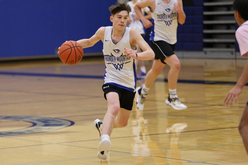 Ben Hohenstatt / Juneau Empire 
Samuel Lockhart dribbles down the court while looking for a teammate cutting toward the hoop during a drill at Thunder Mountain High School. The 2022-23 iteration of the TMHS boys basketball returns last years leading scorers.