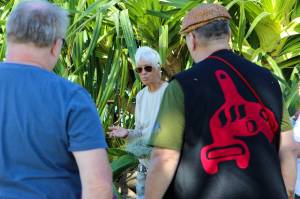On a visit to Pokai Bay, Cruz shares the significance of the ancestral lands where she lives, on the Waianae coast of O’ahu. Cruz speaks to the battle that her community is enduring to protect their lands and leads prayers with the visitors from Southeast Alaska. (Courtesy Photo / Lauren Tanel)