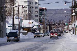 Afternoon traffic is seen in downtown Fairbanks on March 1. Significant air-quality improvements have been achieved since 2010, according to data from the Environmental Protection Agency. (Photo by Yereth Rosen/Alaska Beacon)