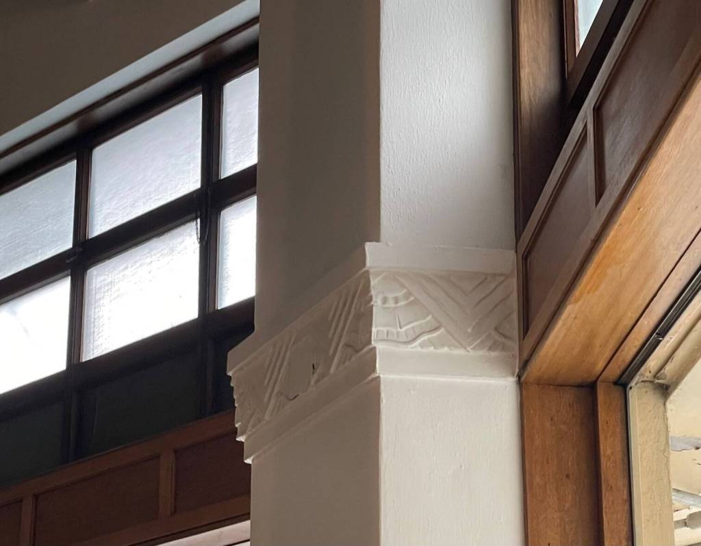 An interior cast concrete feature decorates a pillar of the original AELP showroom built in 1936-37 at Second and Franklin Streets. (Photo by Laurie Craig)