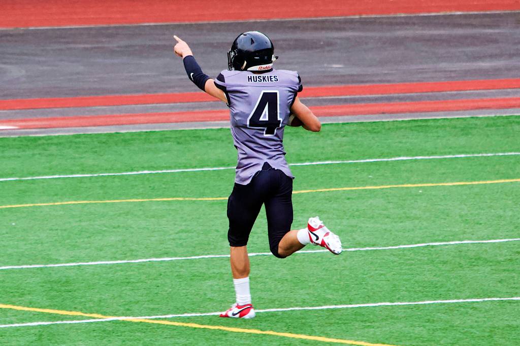 Jayden Johnson scores on a 91-yard run early in the fourth quarter to give the Juneau Huskies their first lead by a score of 33-32 against Dimond High School on Saturday at Adair-Kennedy Field.(Mark Sabbatini / Juneau Empire)