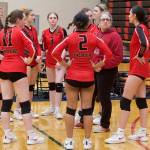 Juneau-Douglas High School: Yadaa.at Kalé volleyball coach Jody Levernier confers with her players during a timeout in their semifinal game against Thunder Mountain High School in the Juneau Invitational Volleyball Extravaganza at JDHS on Saturday. (Mark Sabbatini / Juneau Empire)