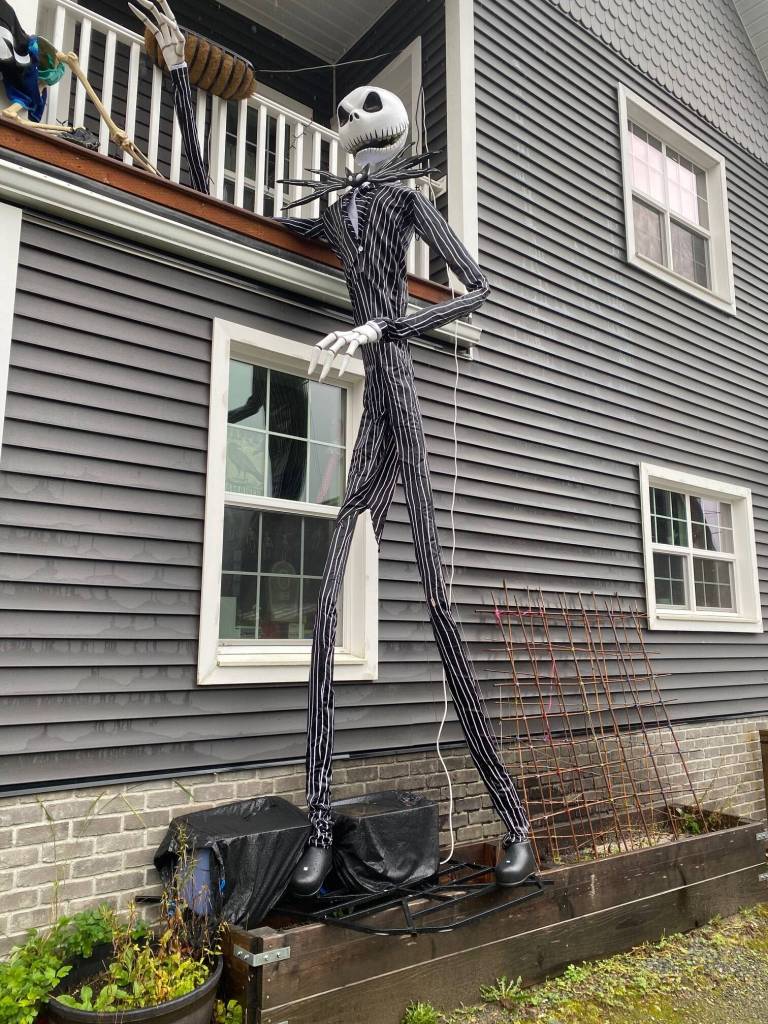 A Halloween peeping Tom seen in the downtown flats area on Oct. 19. (Photo by Denise Carroll)