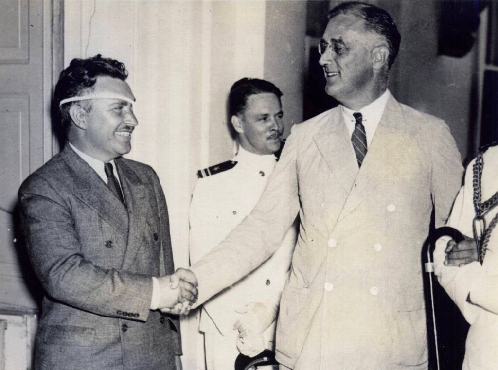 Pilot Wiley Post shakes hands with President Franklin Delano Roosevelt. (Courtesy Oklahoma Historical Society)