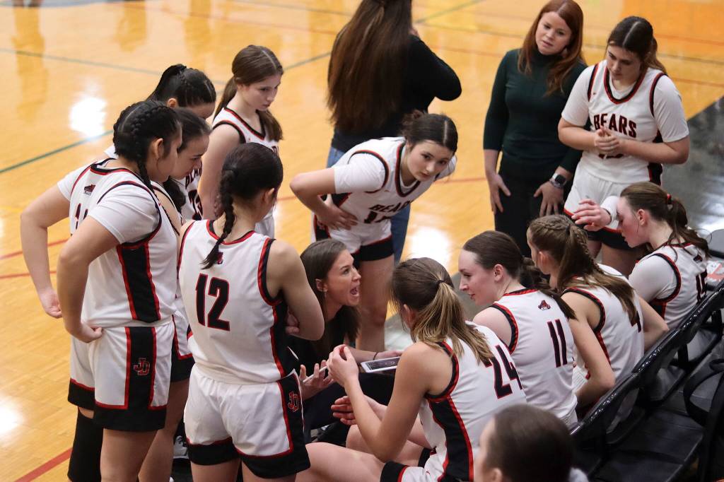 Tanya Nizich, head coach of Juneau-Douglas High School: Yadaa.at Kalés girls basketball team, gives instructions to players during the closing minutes of Saturdays game against Ketchikan High School at JDHS. (Mark Sabbatini / Juneau Empire)